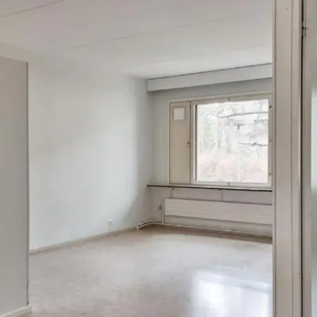 Kotimaailma - Kolmio Kotkan Kupeessa *